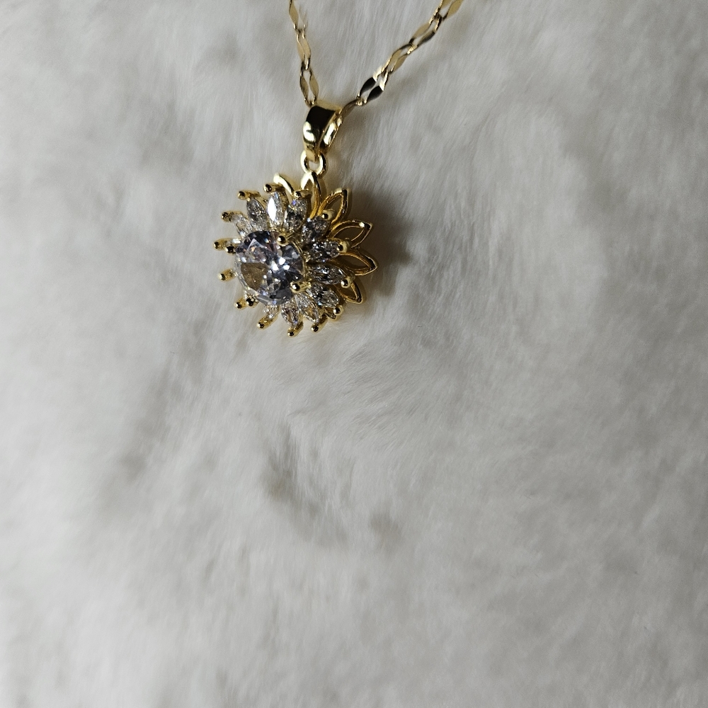 Gold Sunflower Spinner Necklace